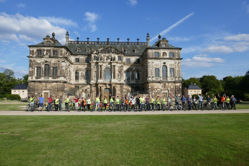 Participants of the GRK 2250/1 International Summer School on a bicycle tour in Großer Garten in Dresden