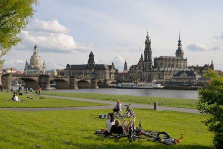 Leisure on the banks of the Elbe